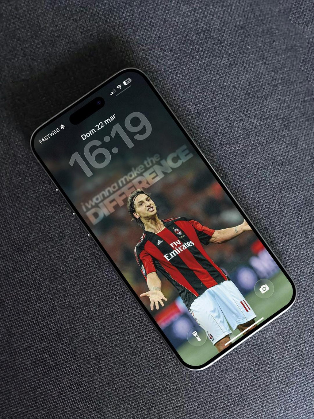 Zlatan Ibrahimovic Lion Wallpaper - High-Resolution Smartphone Background - Digital Wallpaper iPhone & Android - Instant Download - Opulentum